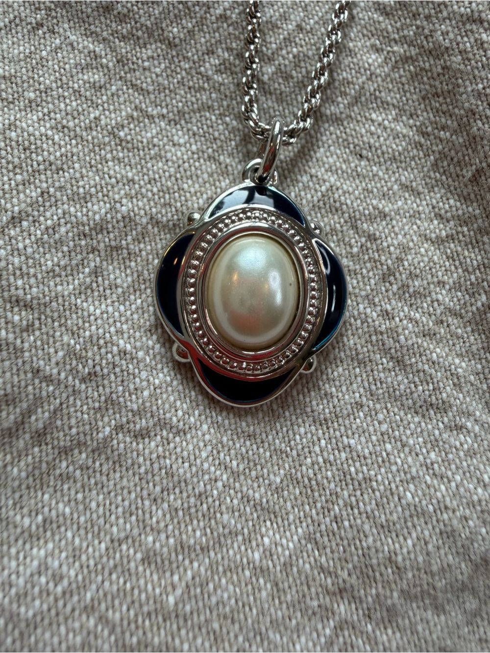 Vintage Burberrys Navy Blue Enamel Faux Pearl Silver Tone Pendant Necklace